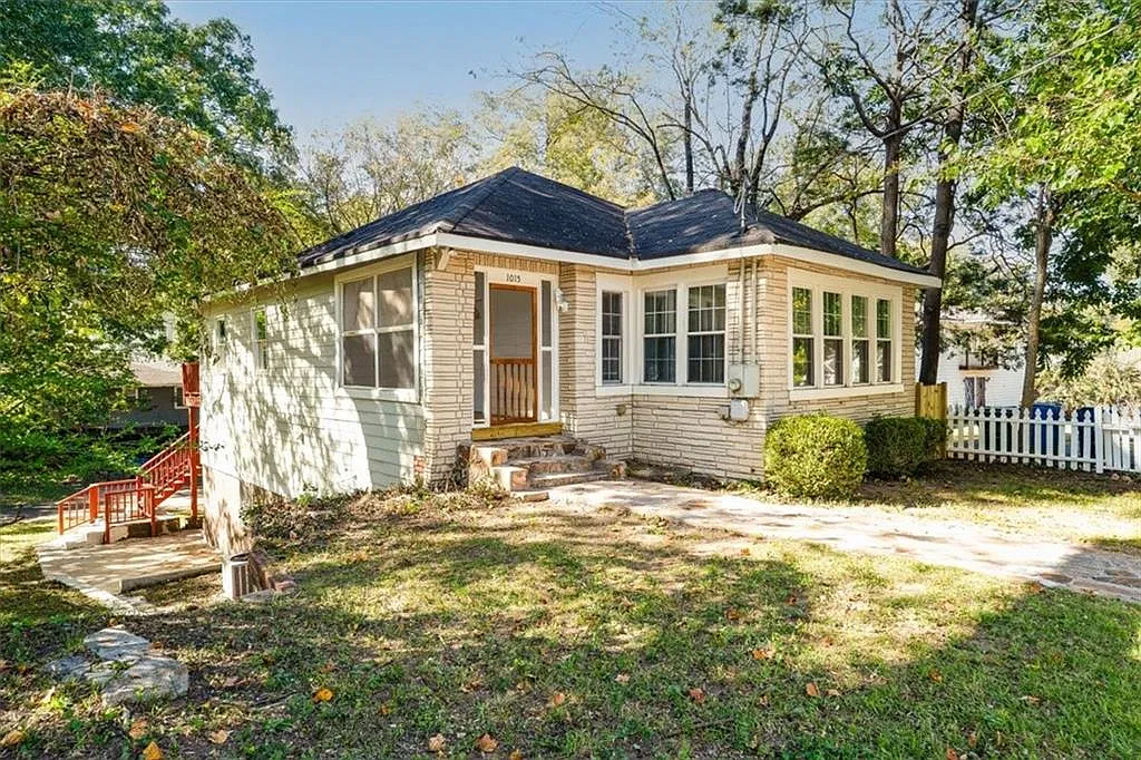 4 bed, 2.0 bath, 1172 sqft, $3,100 — Photo 2