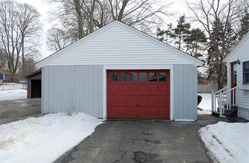 4th image of 295 E Main St