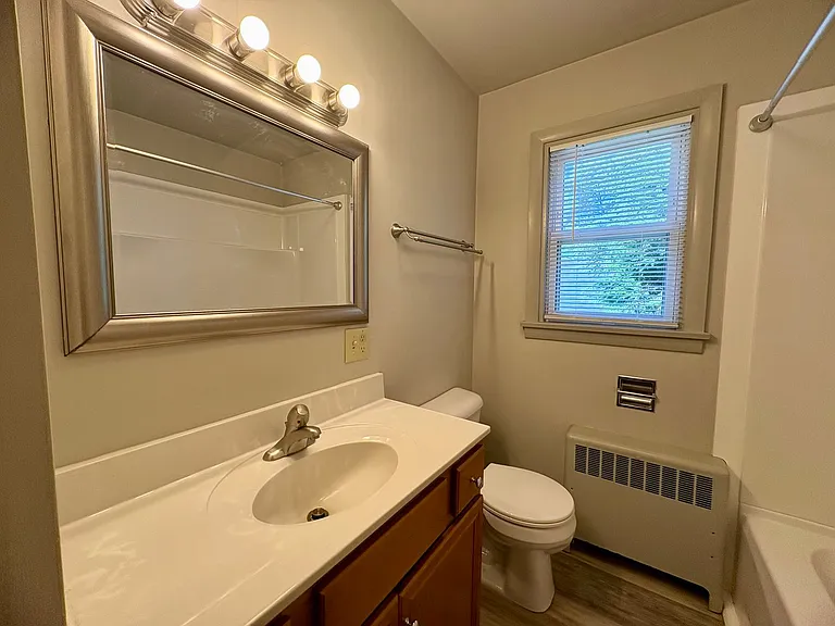 225-227 W Areba Ave — Photo 15
