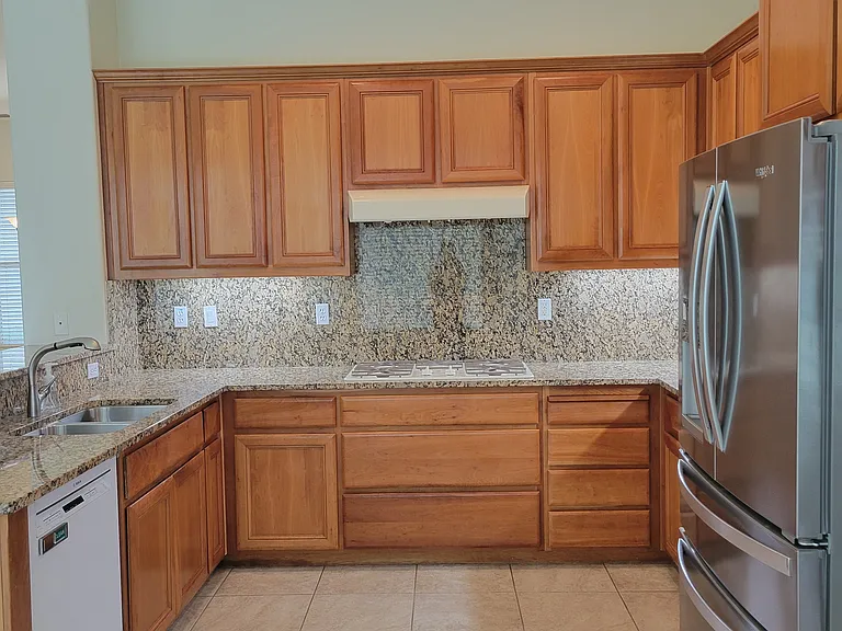 519 Western Hills Dr — Photo 8