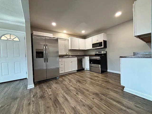 Building Photo - 1614 Cypress Dr #12