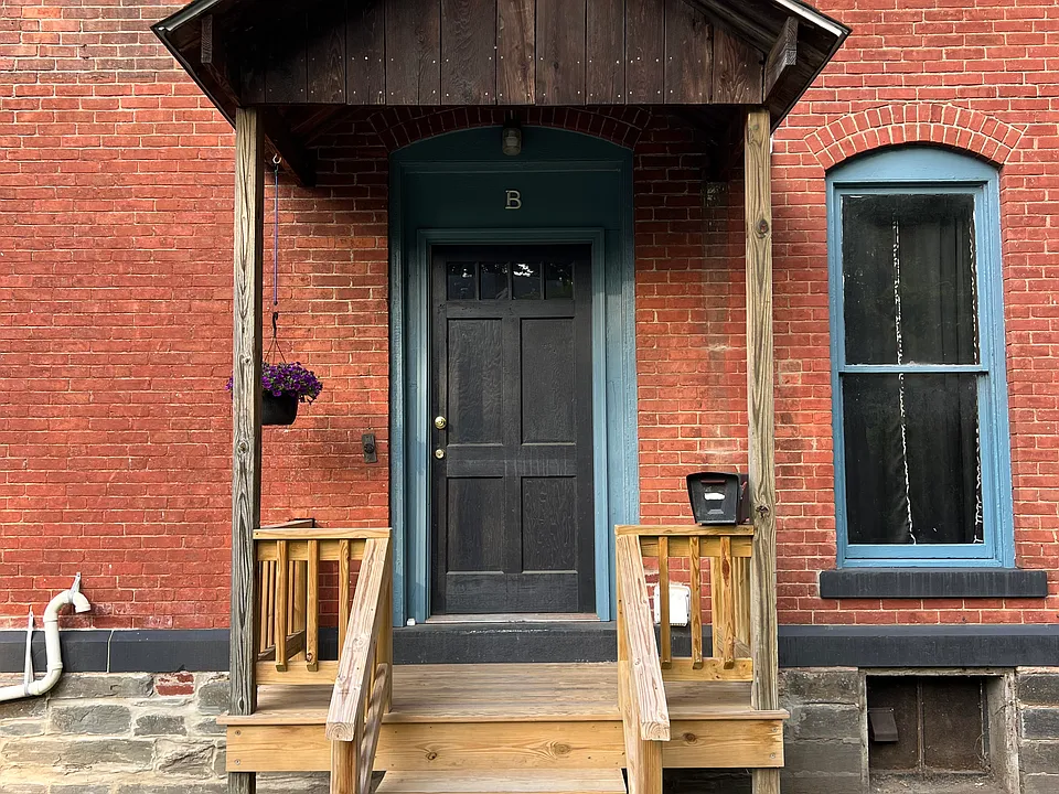 118 E Chemung Pl #B