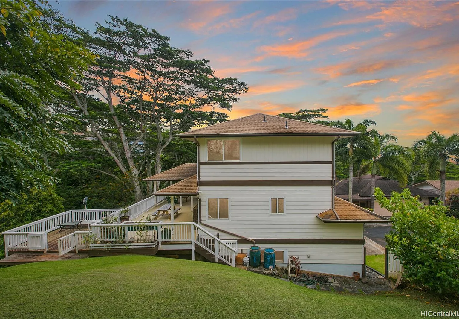 99-1383 Aiea Heights Dr — Photo 2