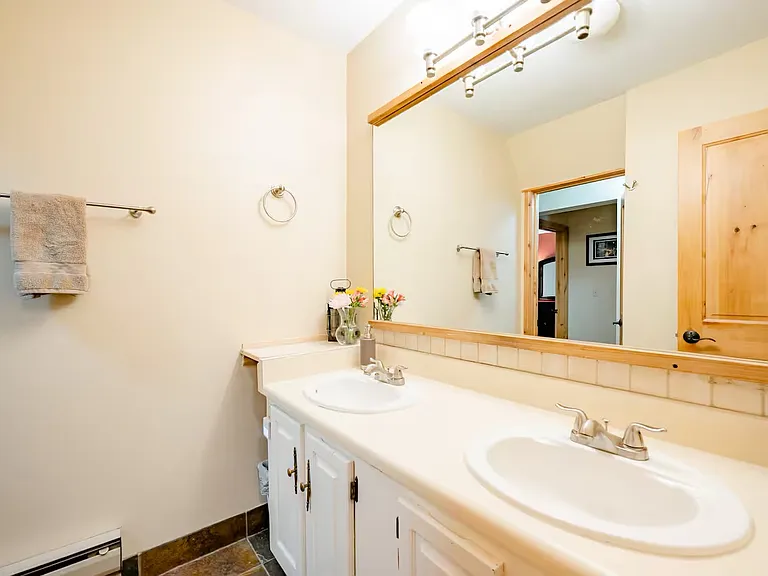 225 Eagle Dr #10B — Photo 17