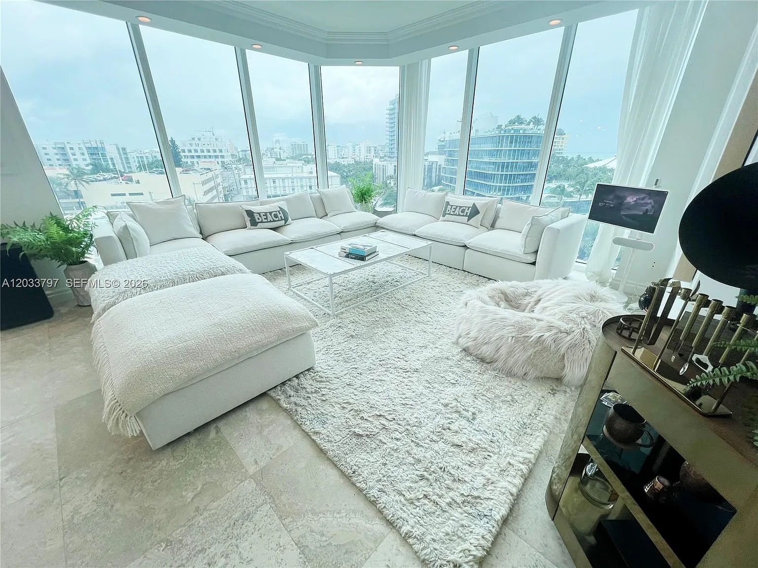 Portofino Tower Condo — Photo 2