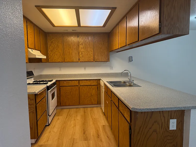 1365 Howard Ct — Photo 9