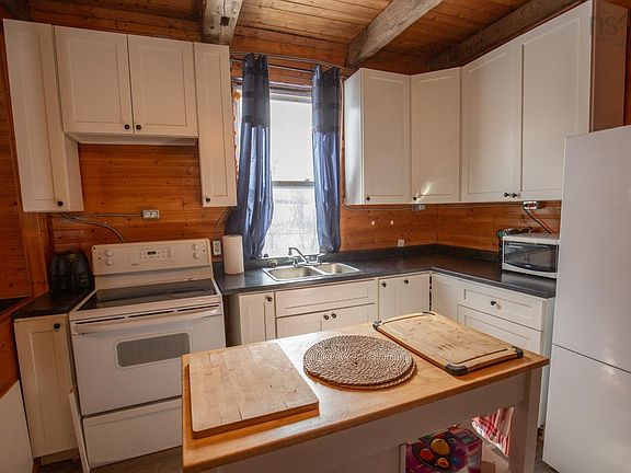 2nd image of 107 Upper Pembroke Rd