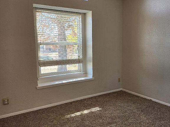 3rd image of 10921 Joe Di Maggio Cir