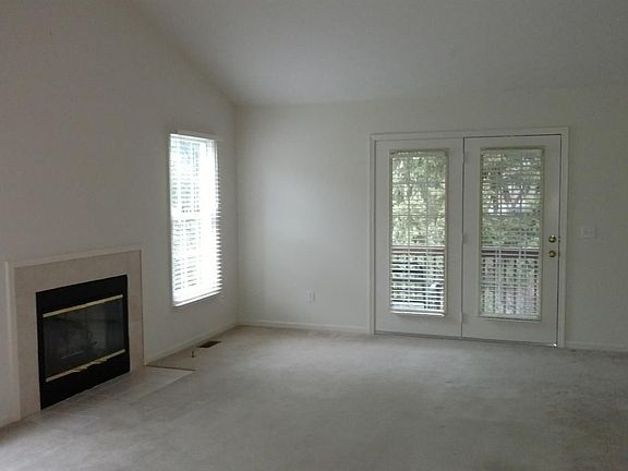 5th image of 107 Willow Ct #7