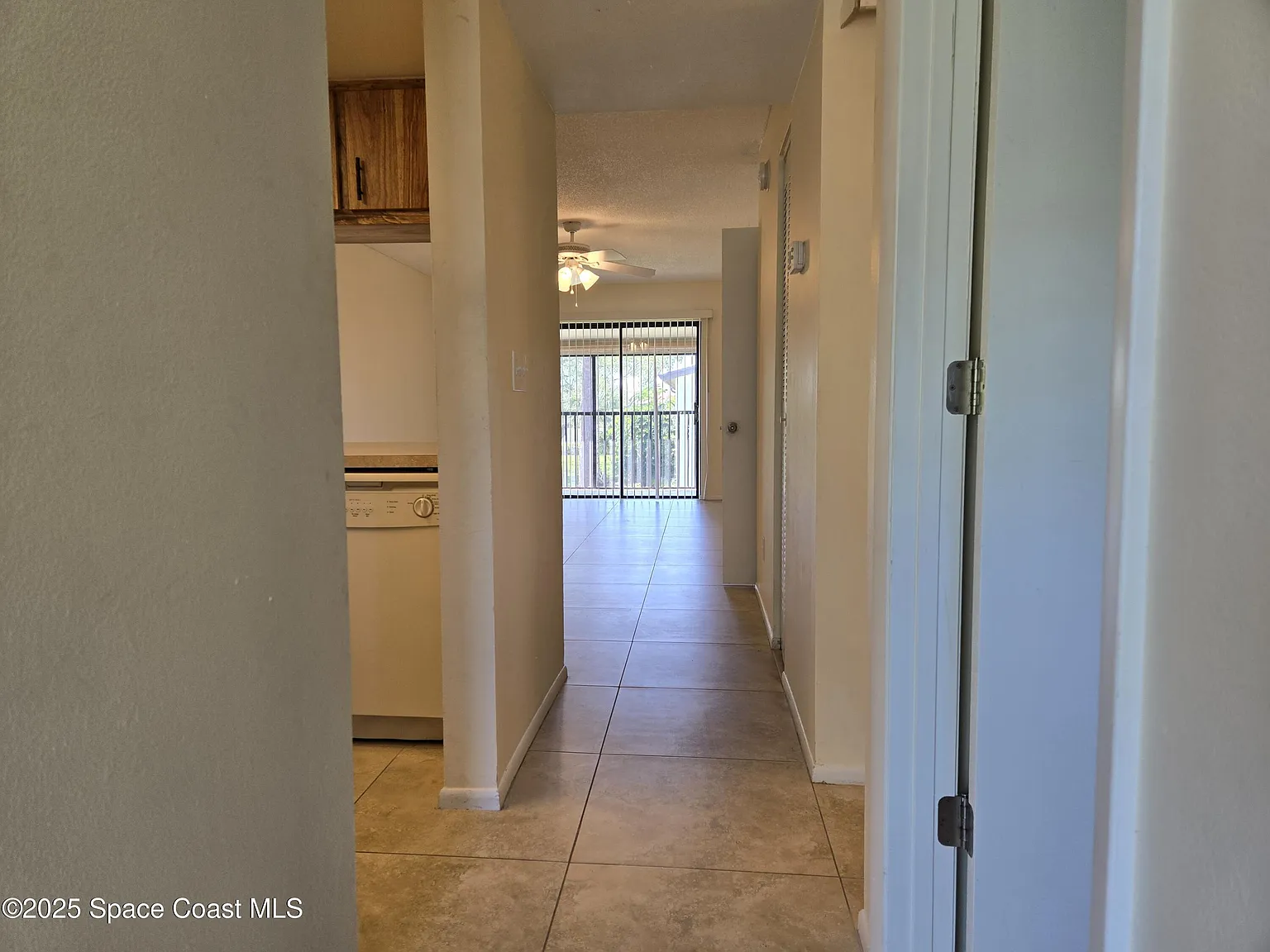 2 bed, 2.0 bath, 894 sqft, $1,600 — Photo 4