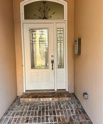 2nd image of 266 W Robert E Lee Blvd