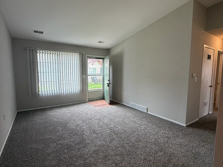 1256 Oxford Manor Ct #1 — Photo 4