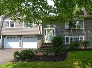 23 Causeway St, Medfield, MA 02052