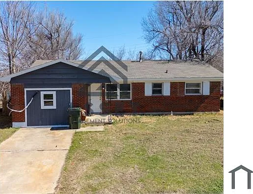 1216 McGregor Dr — Photo 2