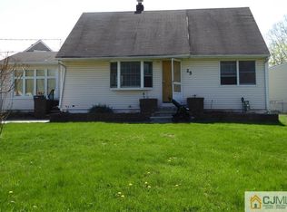 25 Standish Pl, Iselin, NJ 08830