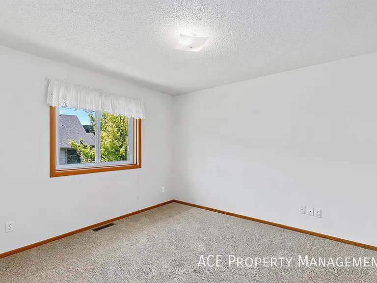 3738 Park Dr — Photo 5