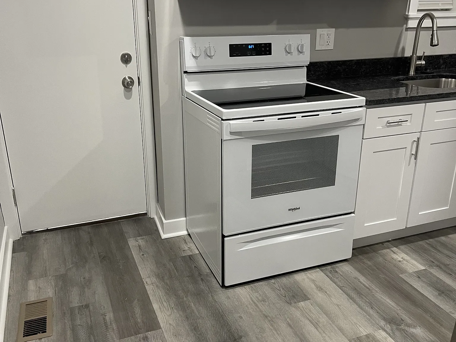 535 Moya Street - 1 — Photo 2