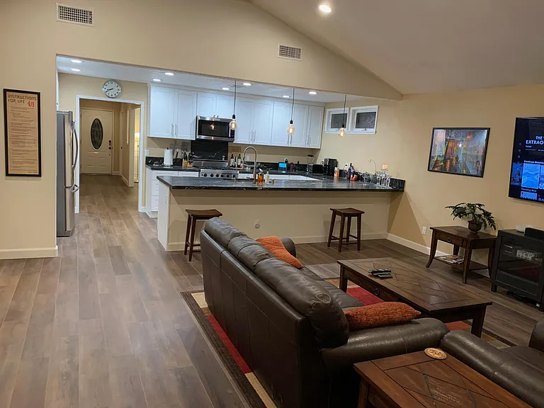 2235 Meyer Pl — Photo 2