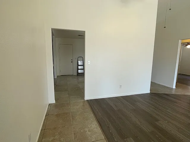 5 bed, 1900 sqft, $2,495 — Photo 4