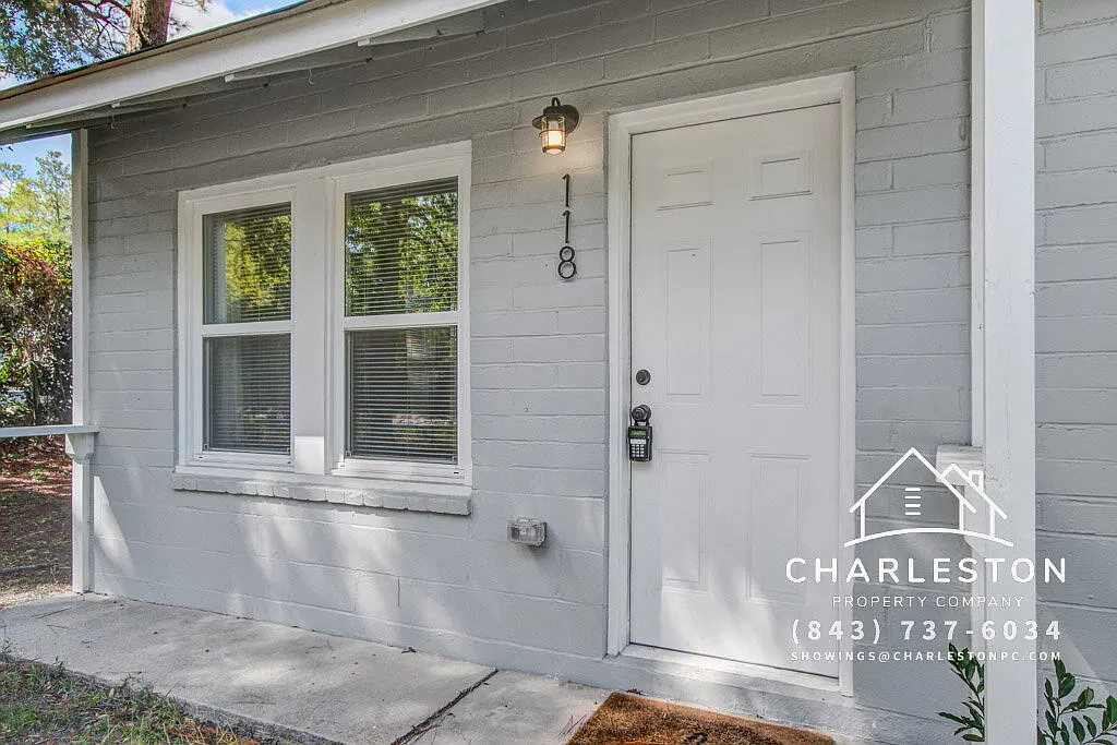 1 bed, 1.0 bath, 648 sqft, $1,045 — Photo 2