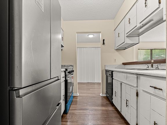 2nd image of 2829 Sonora Dr APT 2
