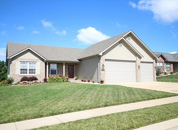2nd image of 1917 Crimson Oak Dr