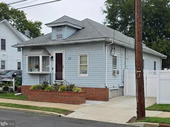 32 3rd Ave, Hamilton, NJ 08619