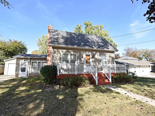 608 6th St NW, Independence, IA 50644