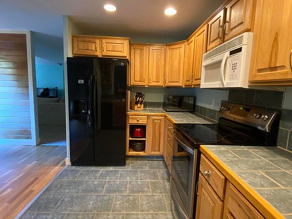 3rd image of 338 N Westview Dr