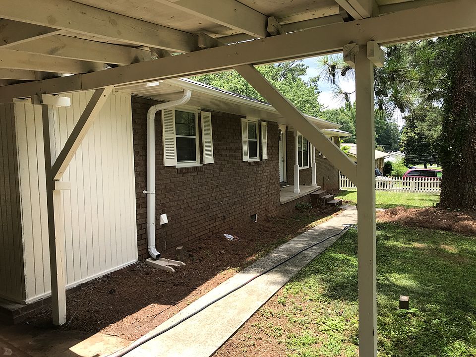 1st image of 801 Oriole Ln SE