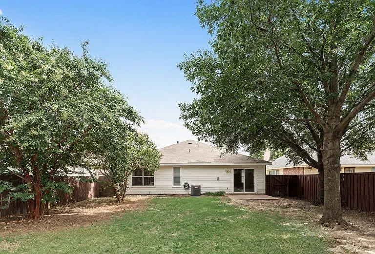 9300 Warren Dr — Photo 17