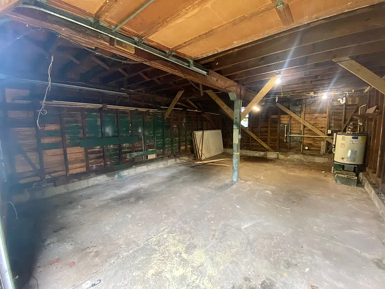 2317 Bertha St — Photo 11