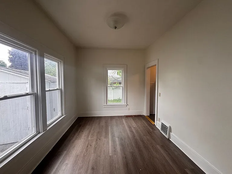 628 W Thomas St — Photo 10