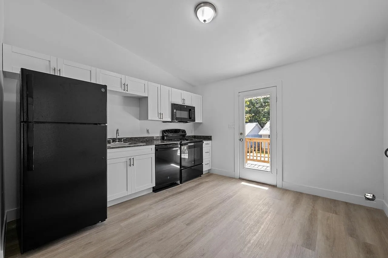 1 bed, 500 sqft, $995 — Photo 2