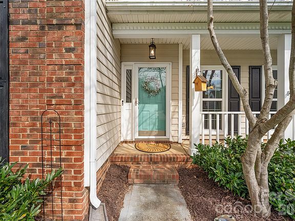 3rd image of 8520 Newton Ln