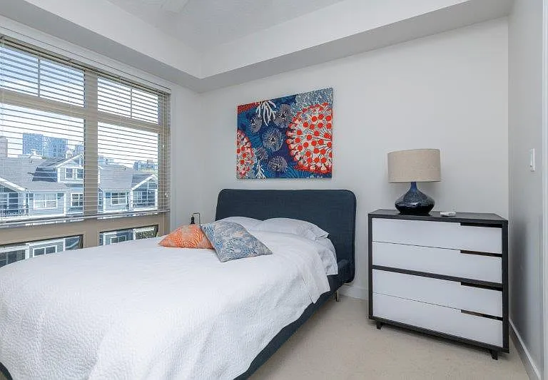 323 20th Ave SW #402 — Photo 18