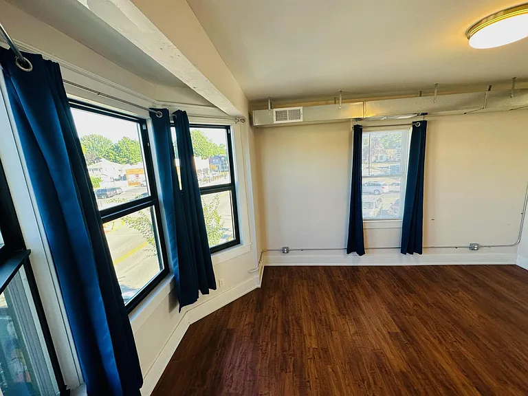 210 N Main St — Photo 5