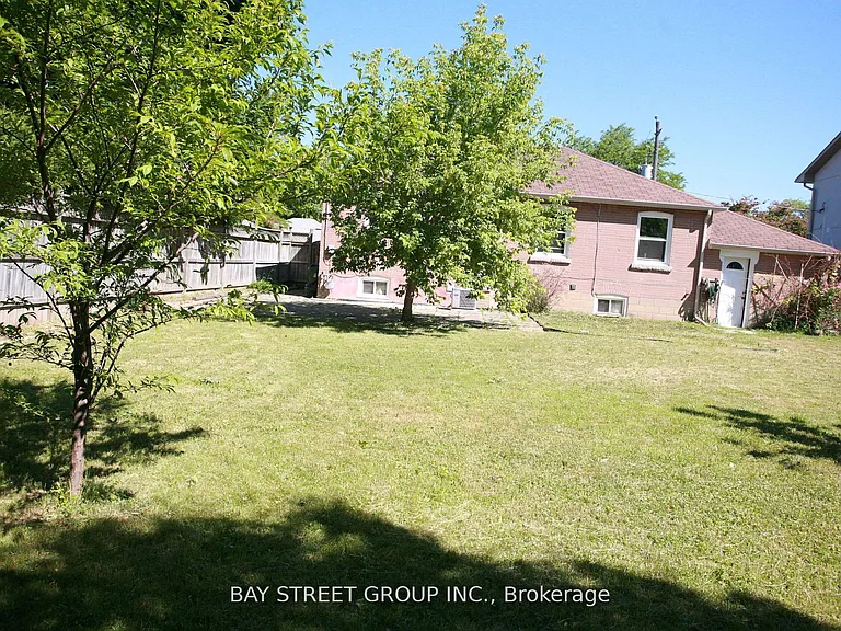 31 Kenton Dr — Photo 2