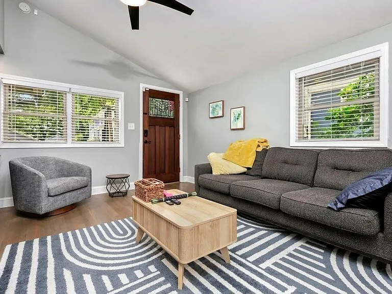 677 Holmes St NW — Photo 4