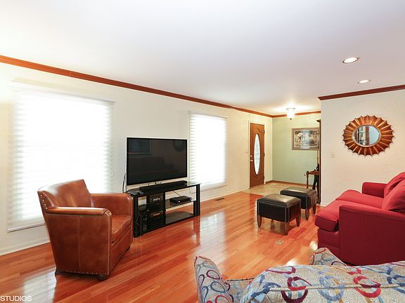 4th image of 3008 N Huntington Dr