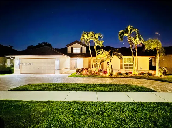 2723 E Abiaca Cir, Davie, FL 33328