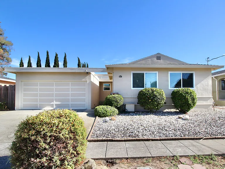 1358 Henderson Ln — Photo 1