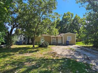 1521 4th Ave N, Texas City, TX 77590
