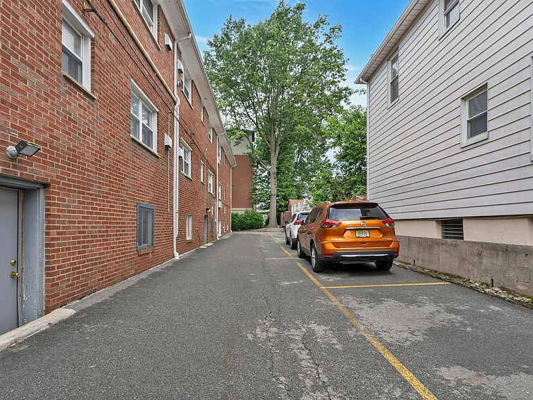 201 Oakdene Pl #1D — Photo 16
