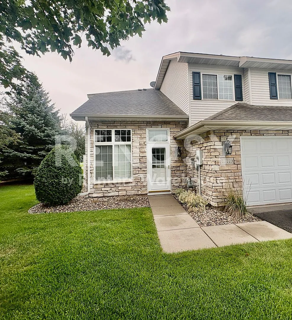 Beautiful Townhome Ready NOW! — Photo 2