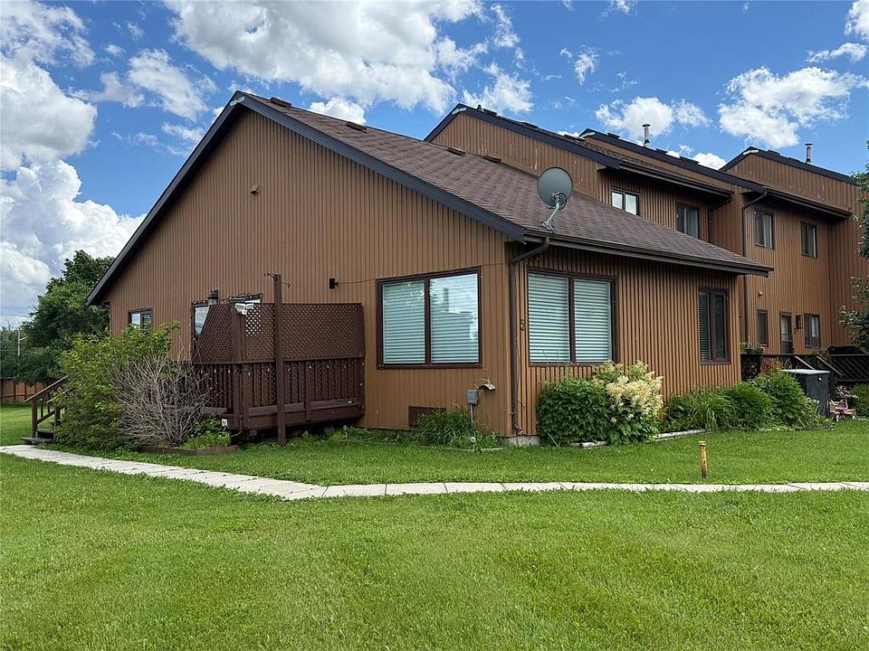 1st image of 5 Middle Dr