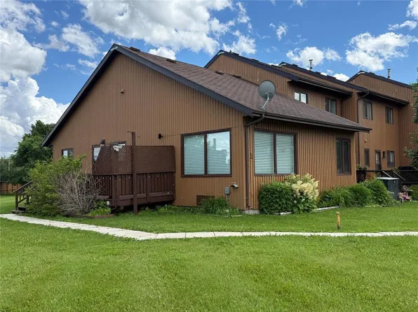5 Middle Dr, Winnipeg Beach, MB R0C 3G0