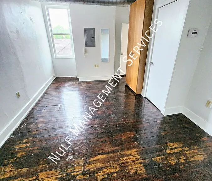 4502 Butler St #5 — Photo 2