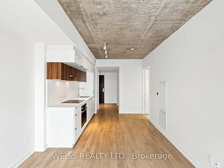 185 Roehampton Ave #520 — Photo 12