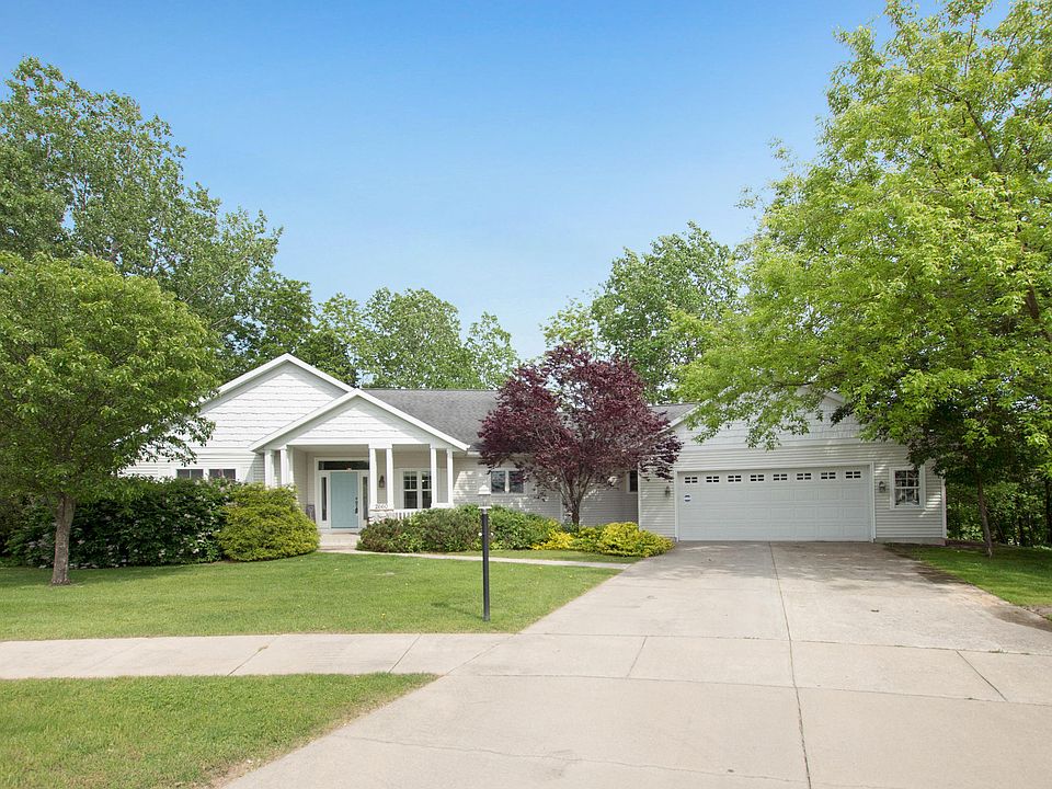 1st image of 2660 Pineview Dr NE